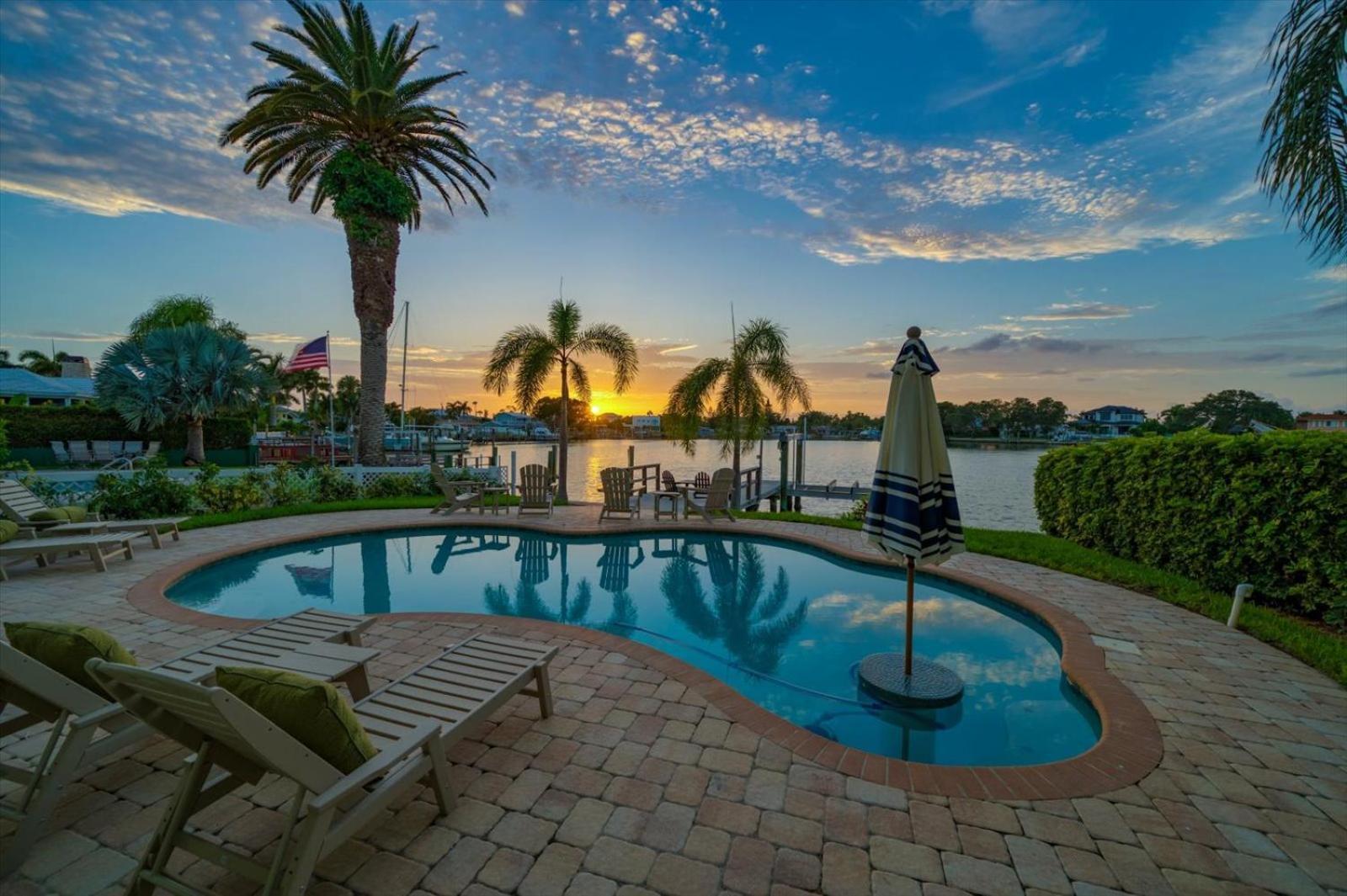 Waterfront Luxury W/ Heated Salt Pool & Golf Cart Villa Clearwater Beach Exterior photo