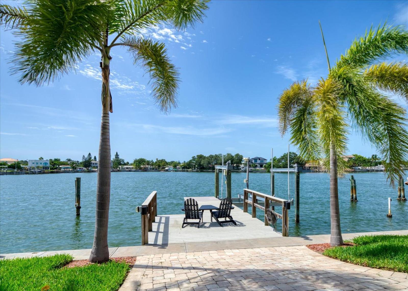 Waterfront Luxury W/ Heated Salt Pool & Golf Cart Villa Clearwater Beach Exterior photo