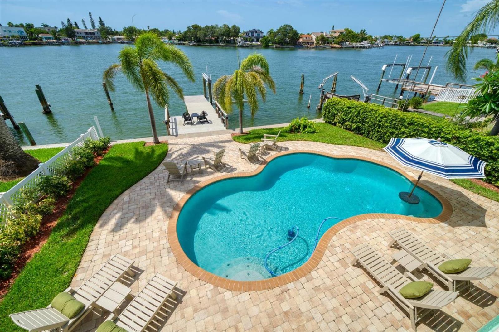 Waterfront Luxury W/ Heated Salt Pool & Golf Cart Villa Clearwater Beach Exterior photo